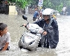 यूपी के 17 जिलों में बाढ़ से हाहाकार, जानिए कैसा है देश का मौसम?
