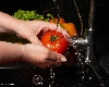 बारिश में ऐसे करें फल और सब्जियों की सफाई, जानें ये 10 उपाय