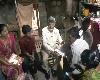 పూరిగుడిసెలో కూర్చొని పెన్షన్ డబ్బులు పంపణీ చేసిన సీఎం చంద్రబాబు (Video)