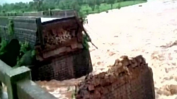 Mumbai Goa Bridge collapse: 25 goes missing, NDRF at rescue