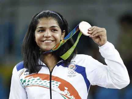 B-town heaps praises on bronze medalist Sakshi Malik