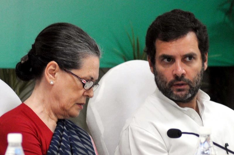 Sonia, Rahul pay tribute to Indira Gandhi on her birth anniversary