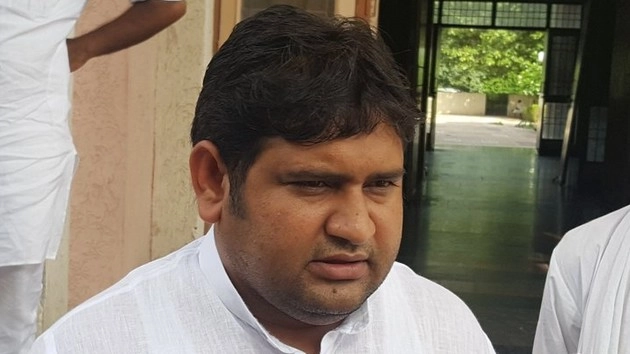 AAP suspends but Ashutosh defends Sandeep Kumar