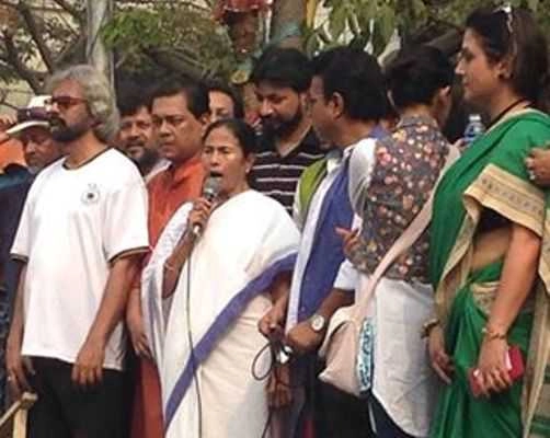 Trinamool leaders detained by police while marching towards PM's residence