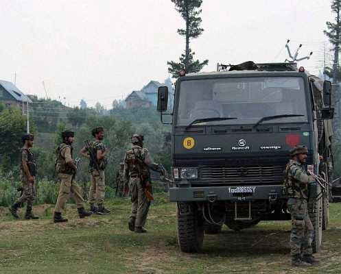 Militants manage to escape after attacking CRPF camp in Kashmir