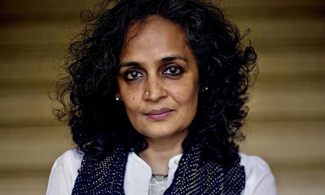 Supreme Court stays contempt proceedings against Arundhati Roy