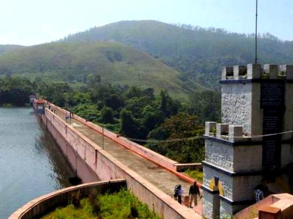 Two spillway shutters of Mullaperiyar dam opened, 339 families downstream in Kerala shifted