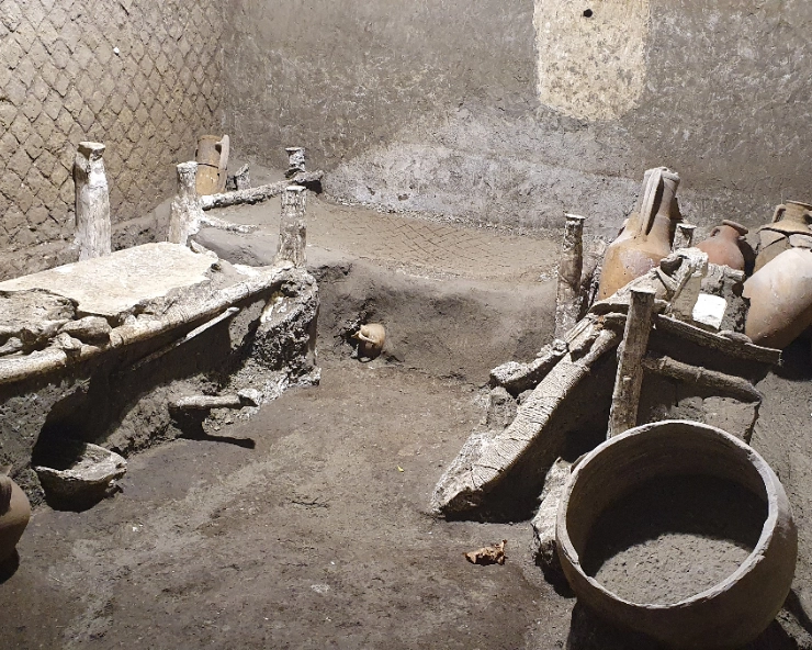VIDEO: Archaeologists discover 'slave room' at Italy's Pompeii