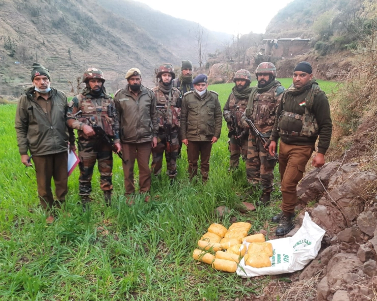 J&K: 31kg narcotics recovered near LoC in Poonch