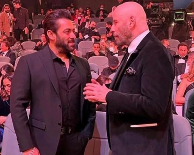 WATCH- Fans go gaga as video of Salman humbly introducing himself to John Travolta at award function in Riyadh goes viral