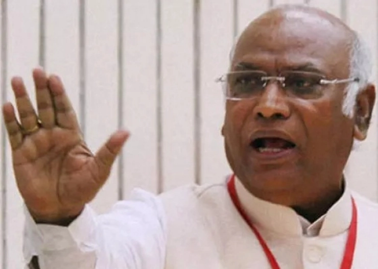 You will be remembered as PM who indulged in divisive, communal speeches: Mallikarjun Kharge to Narendra Modi