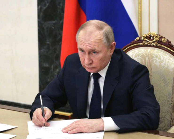 Russia-Ukraine updates: Putin recognises independence of Kherson and Zaporizhzhia