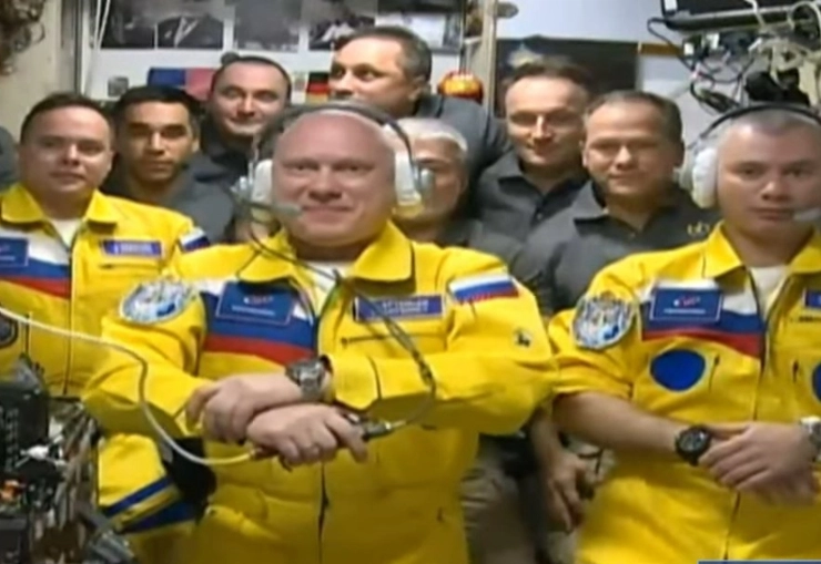 Solidarity with Ukraine? Russian cosmonauts board ISS wearing Yellow-blue suits