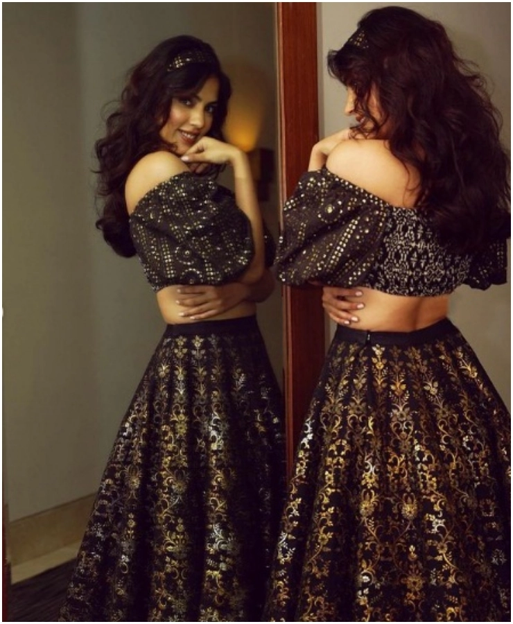 PHOTOS: Rhea Chakraborty made a killer comeback in sizzling hot attire!