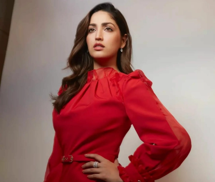 Watch Yami Gautam Dhar shines up her charm in the red dress