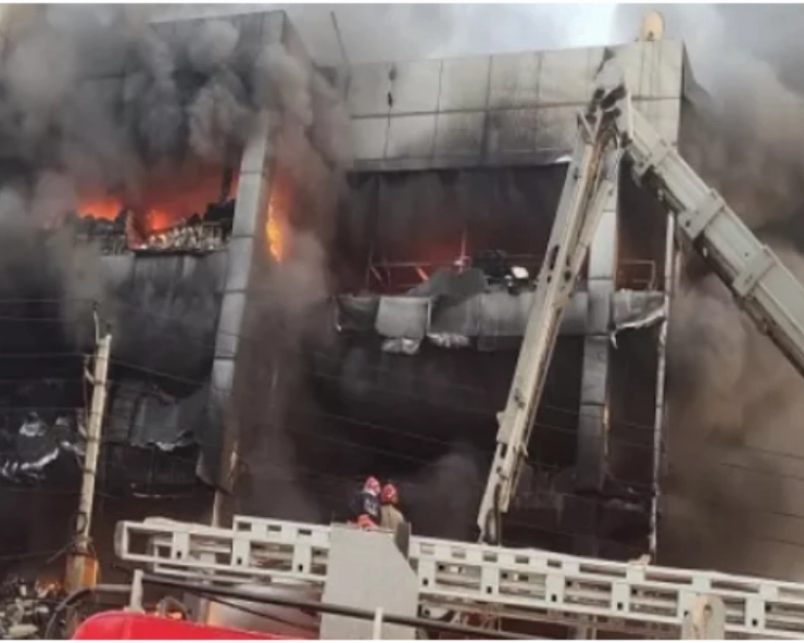 Delhi: 27 dead after massive fire breaks out in building near Mundka metro station; CM Kejriwal to visit incident site