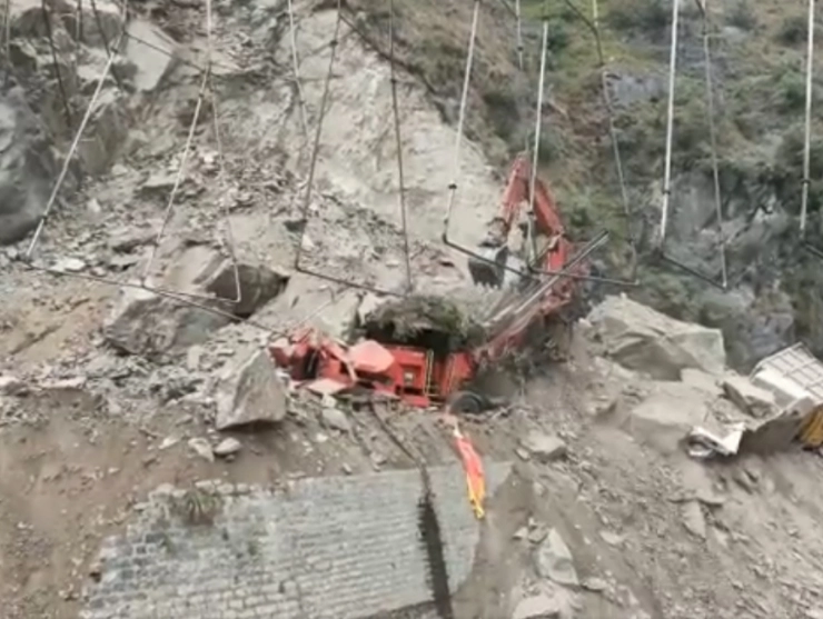 WATCH - Ramban tunnel collapse: 10 labourers trapped, 1 body recovered; rescue operation on