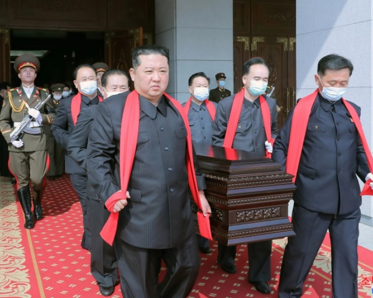 VIDEO: 'Maskless' Kim Jong Un chairs large funeral amid COVID outbreak