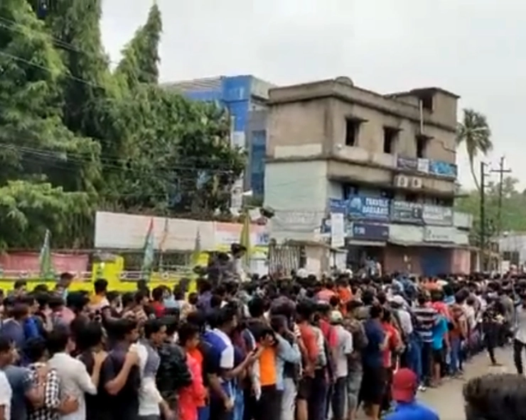 WATCH - Long queues in Cuttack's Barbati stadium to buy tickets for India-South Africa T20 match