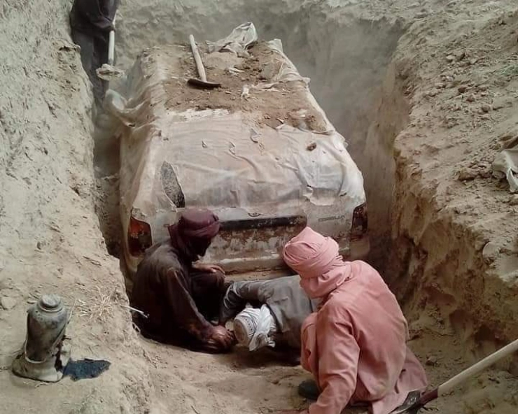 After 20 years, Taliban excavate founding leader Mullah Omar's white Toyata used to escape after U.S. invasion - PHOTOS