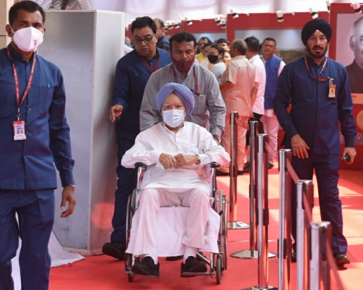 Presidential Election 2022: Ex-PM Manmohan Singh arrive in wheelchair to cast vote