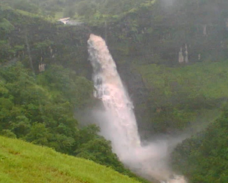 22 tourists rescued from Dugarwadi waterfall near Trimbakeshwar