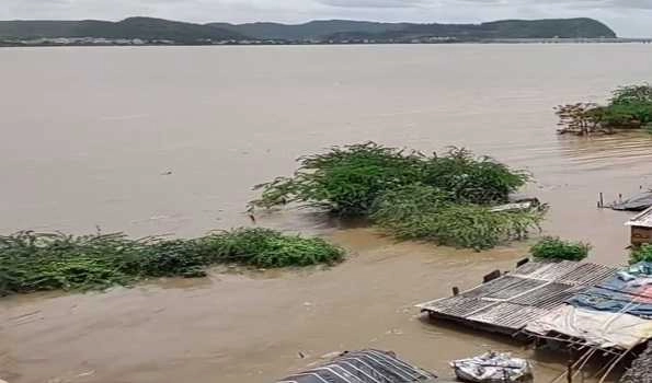 Godavari, Krishna rivers in spate in Andhra Pradesh, floodwaters submerge several villages