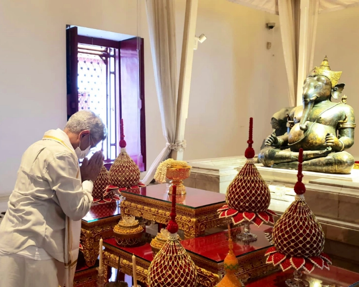 External Affairs minister Jaishankar offers prayers at Hindu temple in Thailand