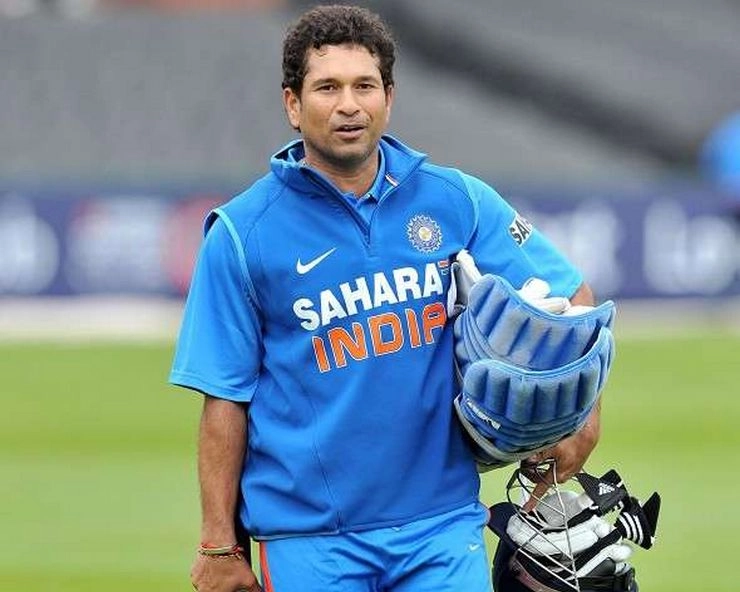 Tendulkar meets Kashmir's differently-abled cricketer Amir, gifts him signed bat