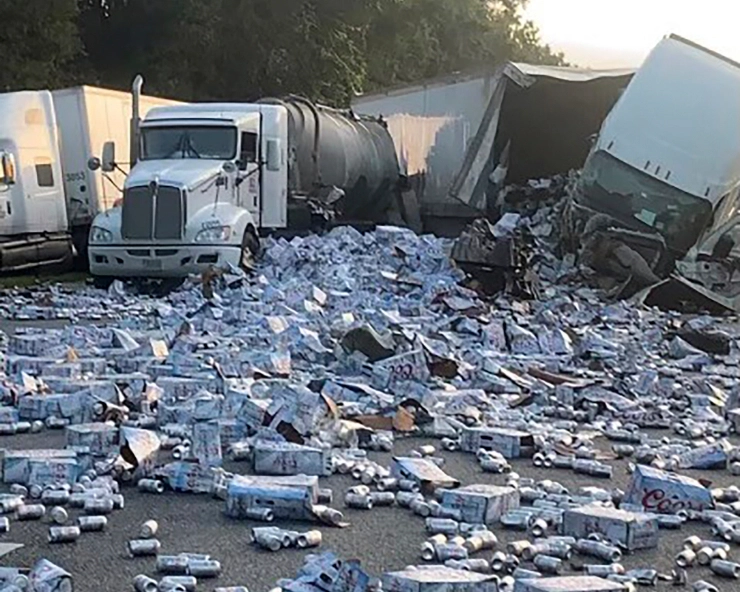 Truck crash covers Florida highway with beer cans - WATCH