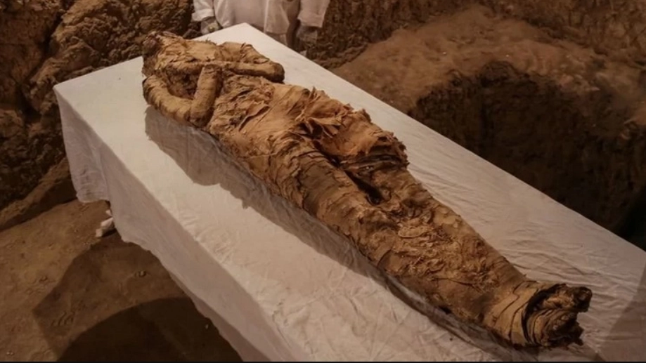 Egypt unveils 4,300-year-old mummy, tombs