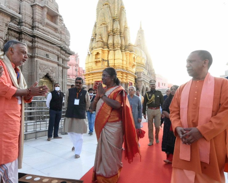 President Droupadi Murmu pays obeisance at Kashi Vishwanath Temple, performs Ganga Aarti