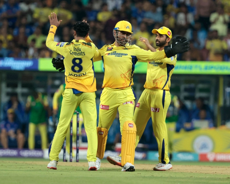 Dhoni is managing CSK & himself brilliantly in IPL: Sanjay Manjrekar