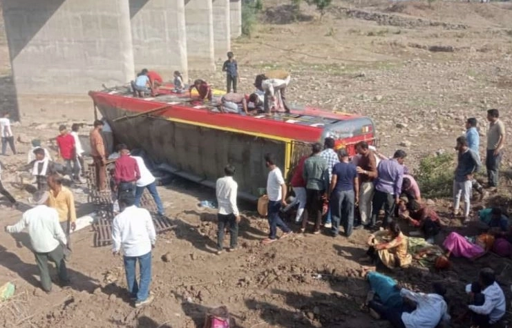 Madhya Pradesh: 22 die, dozens injured as Indore-bound bus falls off bridge in Khargone