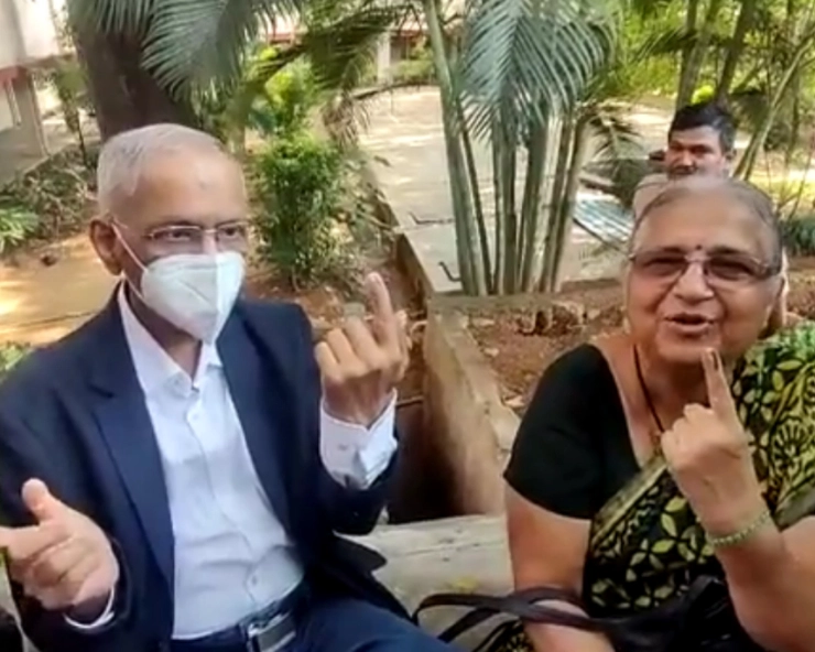 Karnataka poll: Infosys co-founder Narayana Murthy, wife Sudha Murthy flies back to India to cast vote in Bengaluru