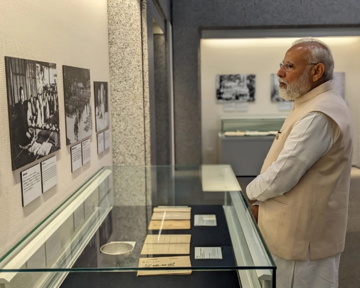 PM Modi pays tribute at Hiroshima Peace Memorial Park and Museum