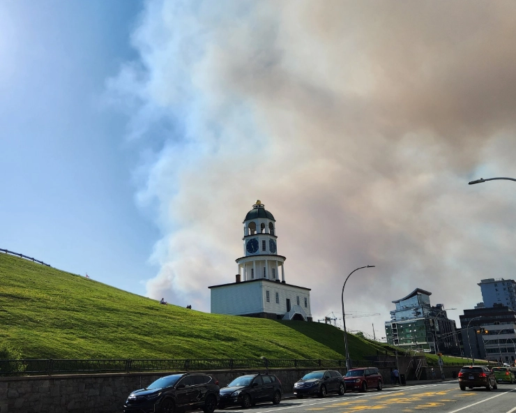 Canada: Thousands evacuated due to Halifax wildfires (VIDEO)