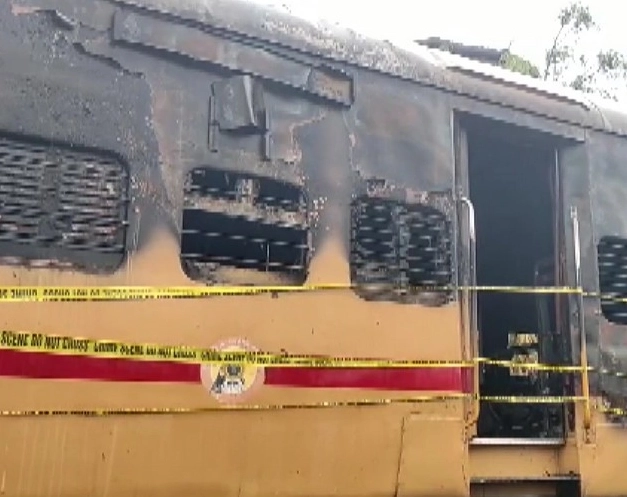 Fire broke out in train in Kannur railway station, no casualty reported