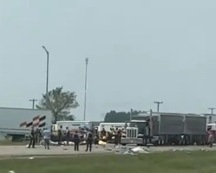 Canada: At least 15 people die as bus collides with truck