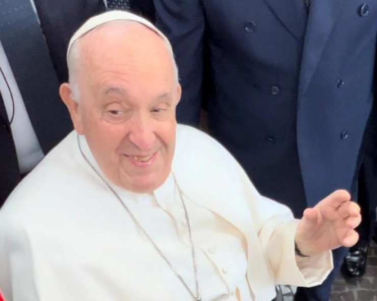 Pope Francis leaves hospital 9 days after operation