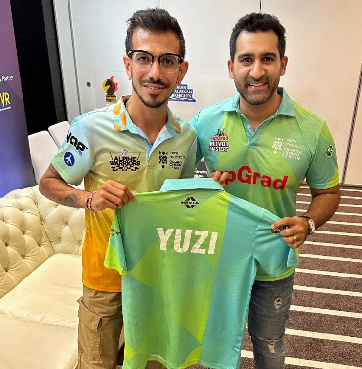 Suhail Chandhok presented Mumba Masters jersey to Yuzvendra Chahal