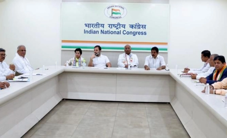 Congress reviews preparations for Chhattisgarh polls