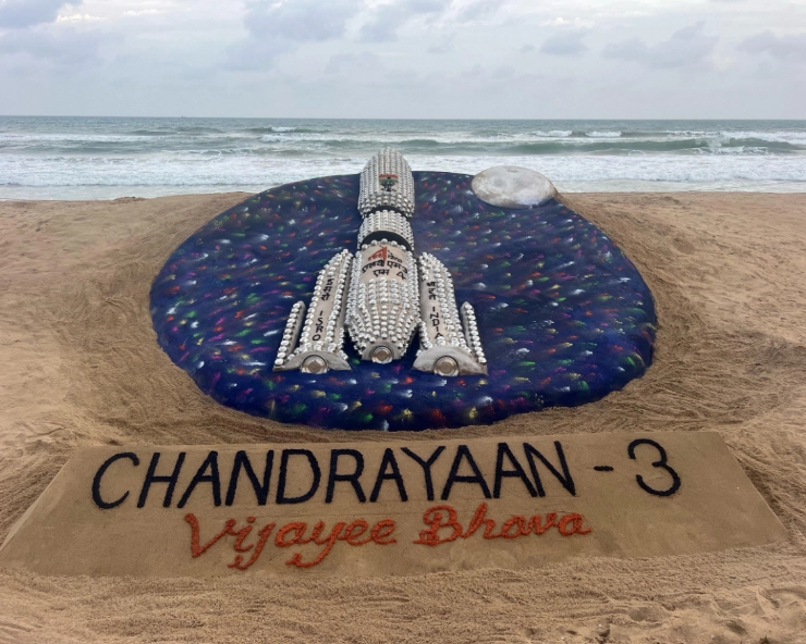 Sand artist Sudarsan Pattnaik created sand art of Chandrayaan 3 on Puri beach in Odisha