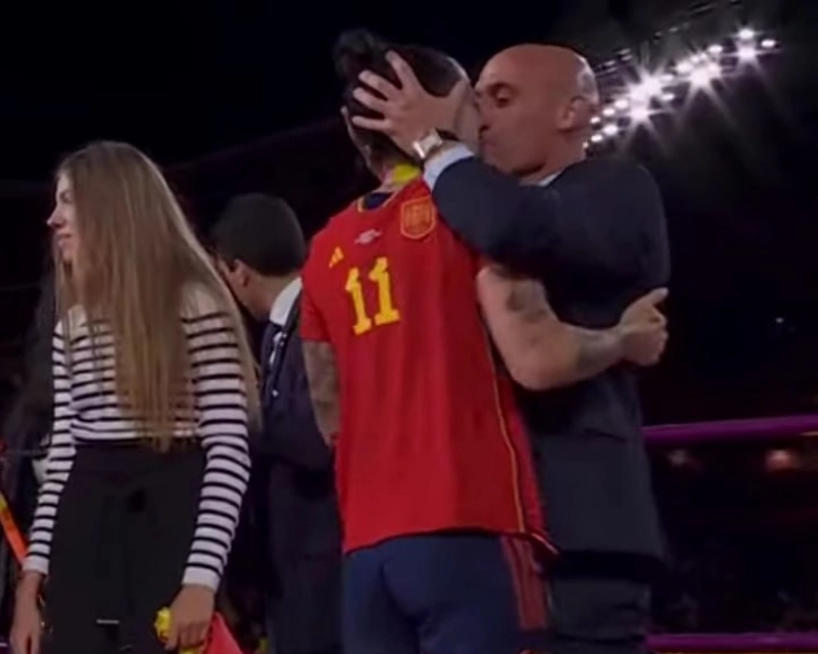 Spanish FA chief kissing Jenni Hermoso upstage women's World Cup triumph