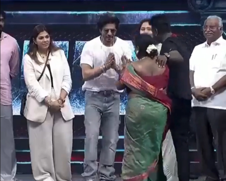 Chennai: Shah Rukh Khan impresses audience with his sweet gesture, VIDEO goes viral