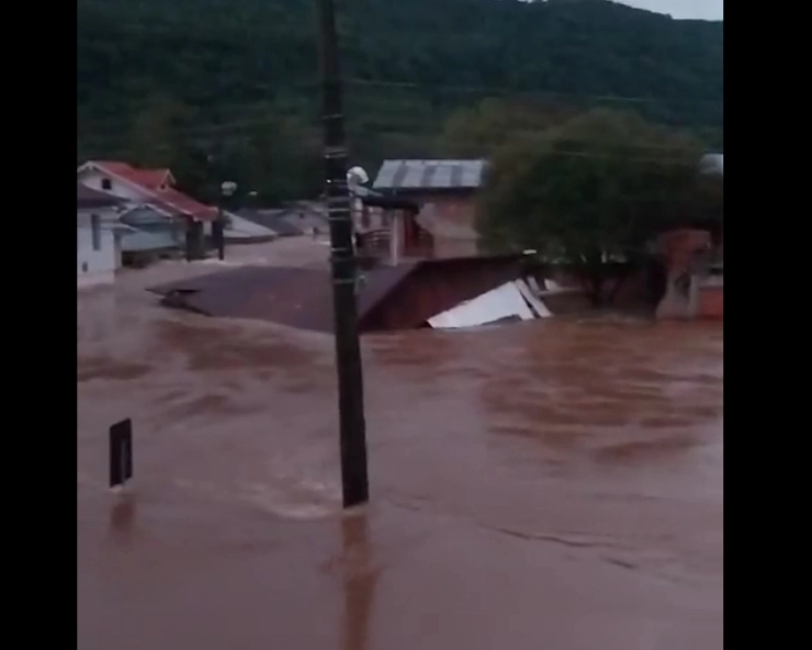 Brazil cyclone kills 21, displaces thousands (VIDEOS)