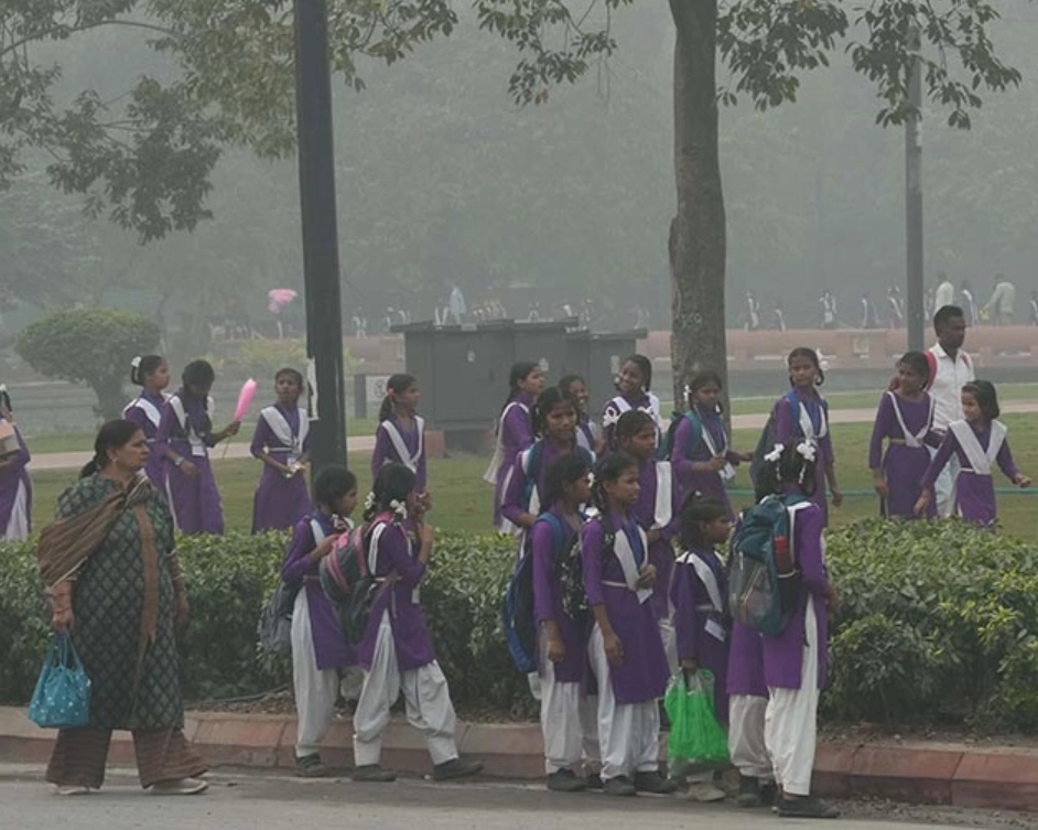 Delhi air pollution: Primary schools to remain shut till November 10, online classes for Class 6 to 12