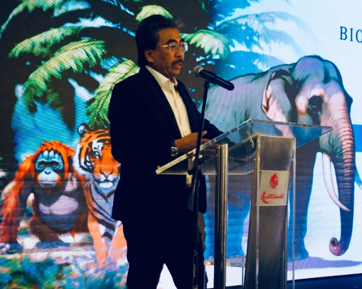 Malaysia plans 'orangutan diplomacy' to boost palm oil sales