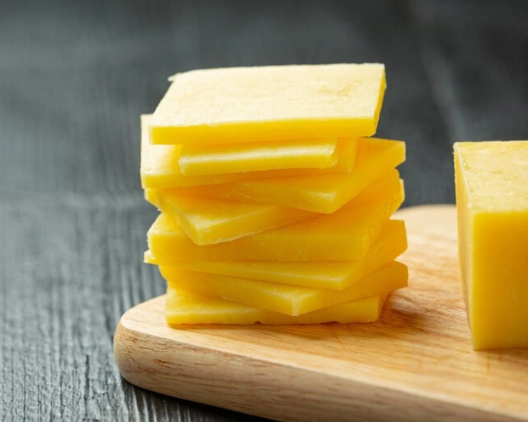 Germany: Police officer fired for stealing 180 kg of cheddar cheese