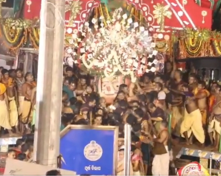 Puri Rath Yatra: 7 servitors injured as Lord Balabhadra falls on them during Pahandi - WATCH